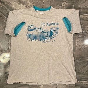 Murina vintage Mount Rushmore black hills SD grey and teal untertone tee
